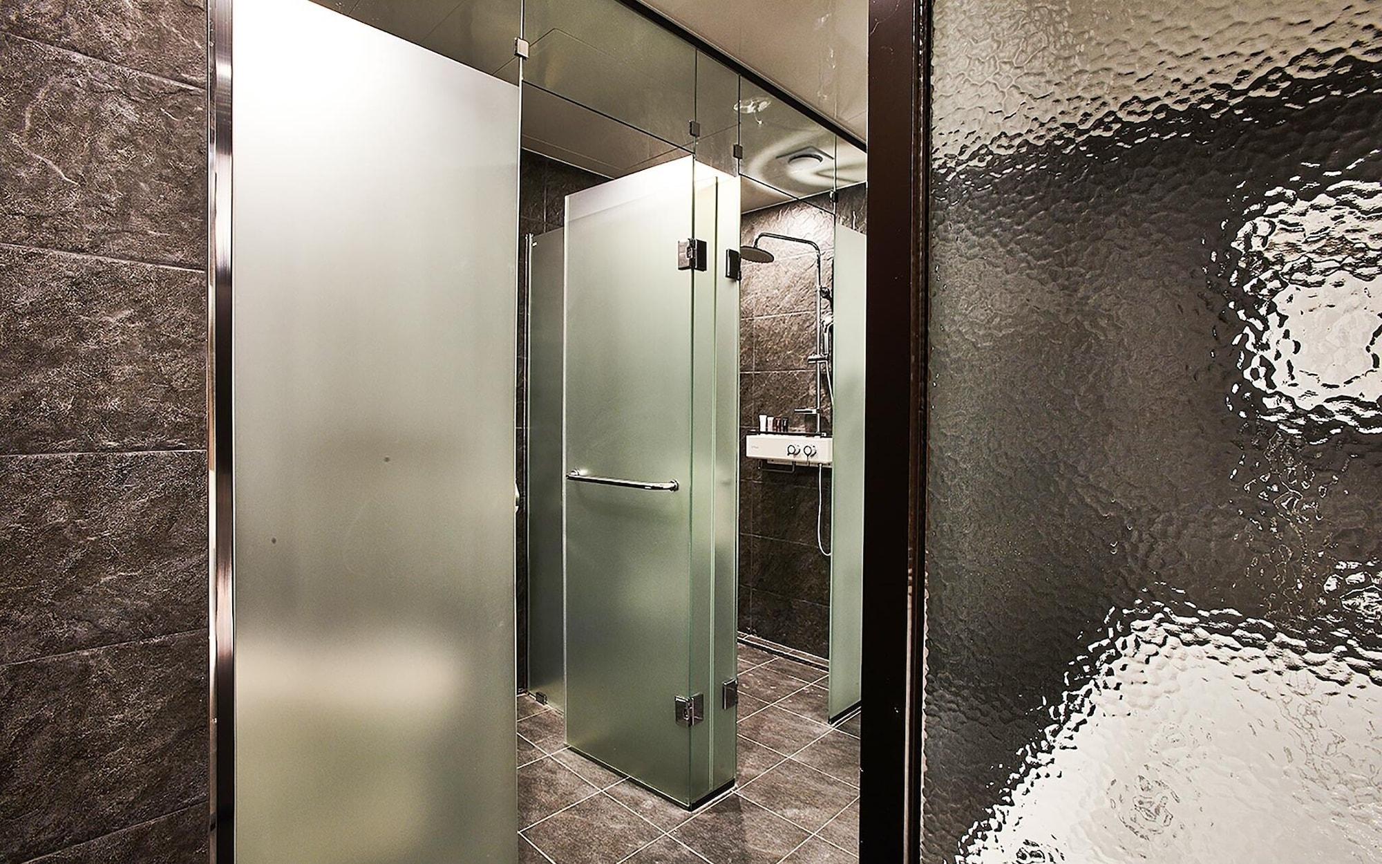 Hotel Wanted Инчон Екстериор снимка